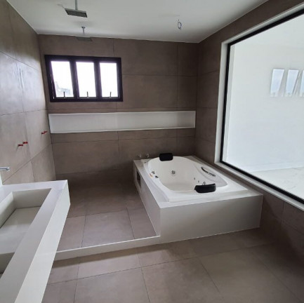 Imagem Casa com 5 Quartos à Venda, 480 m² em Barra da Tijuca - Rio de Janeiro Imagem Casa com 5 Quartos à Venda, 480 m² em Barra da Tijuca - Rio de Janeiro