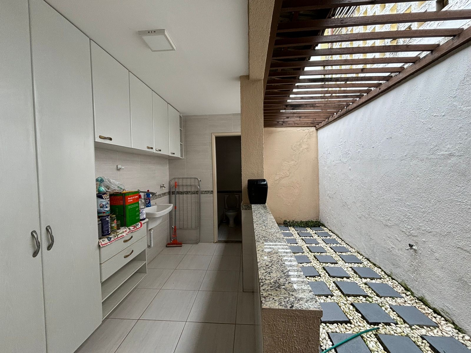 Imagem Casa com 3 Quartos para Alugar, 170 m²em Buraquinho - Lauro de Freitas Imagem Casa com 3 Quartos para Alugar, 170 m²em Buraquinho - Lauro de Freitas