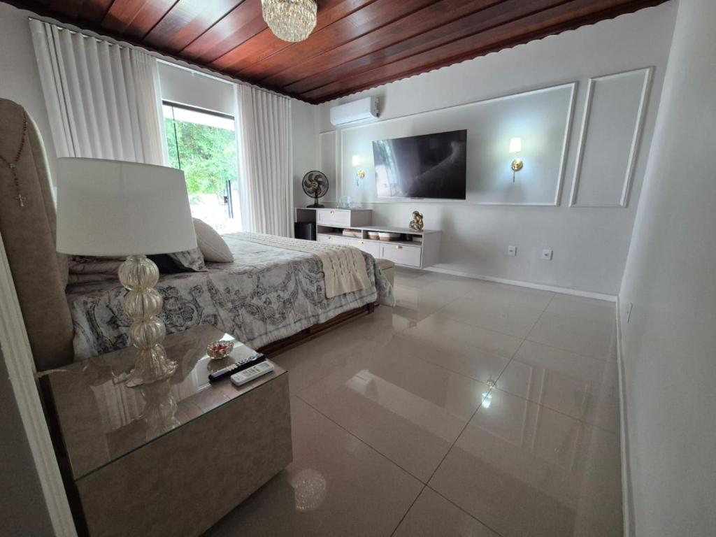 Imagem Casa de Condomínio com 6 Quartos para Temporada, 600 m² em Curió-Utinga - Belém Imagem Casa de Condomínio com 6 Quartos para Temporada, 600 m² em Curió-Utinga - Belém
