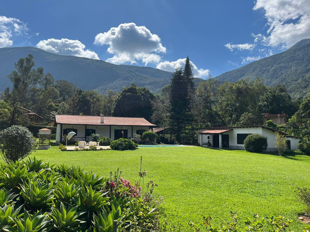Imagem Chácara com 5 Quartos à Venda, 299 m² em - Petrópolis Imagem Chácara com 5 Quartos à Venda, 299 m² em - Petrópolis