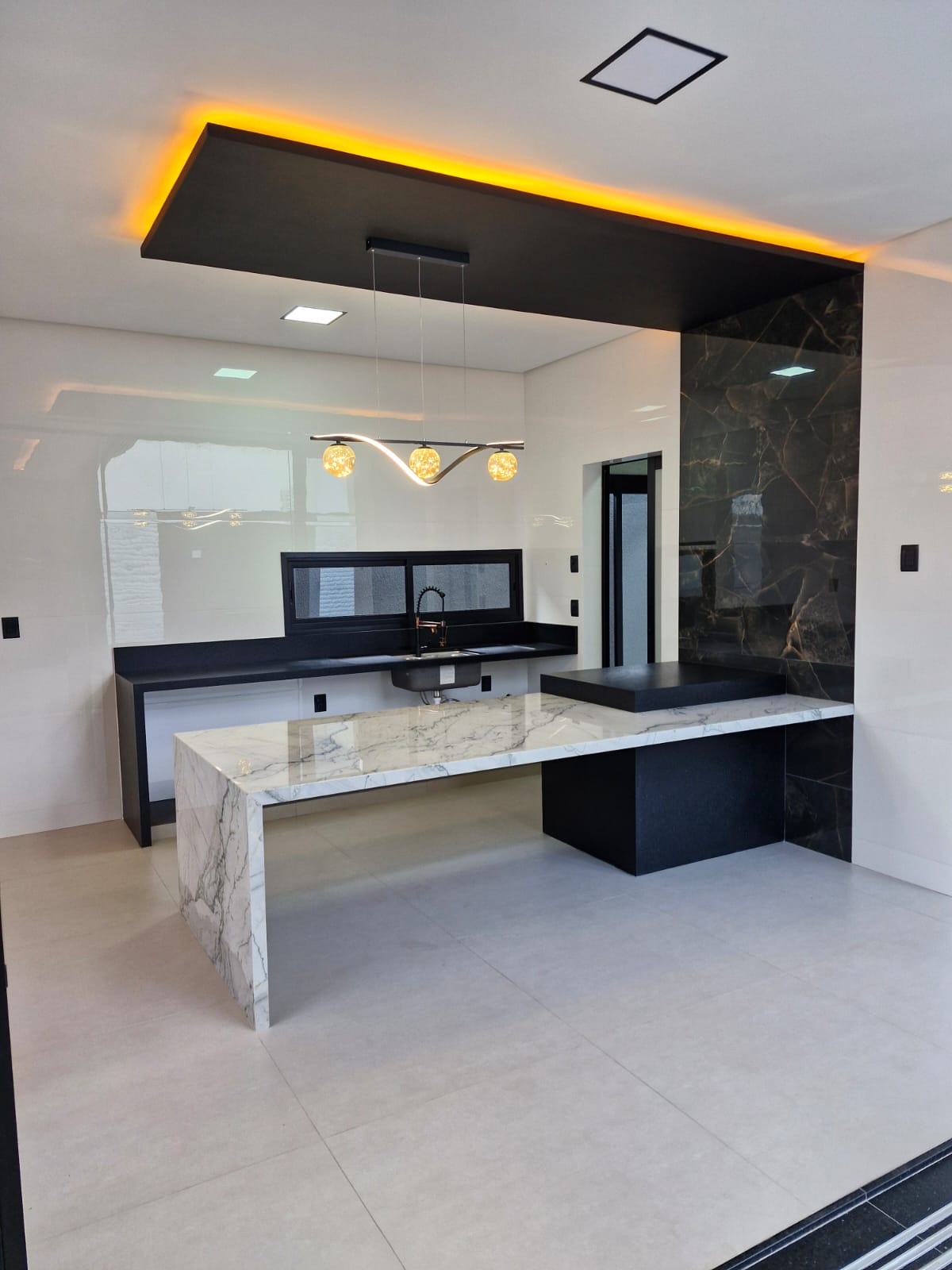 Imagem Casa com 4 Quartos à Venda, 236 m² em Moinho dos Ventos - Goiânia Imagem Casa com 4 Quartos à Venda, 236 m² em Moinho dos Ventos - Goiânia