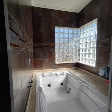 Imagem Casa de Condomínio com 4 Quartos à Venda, 370 m²em Medeiros - Jundiaí