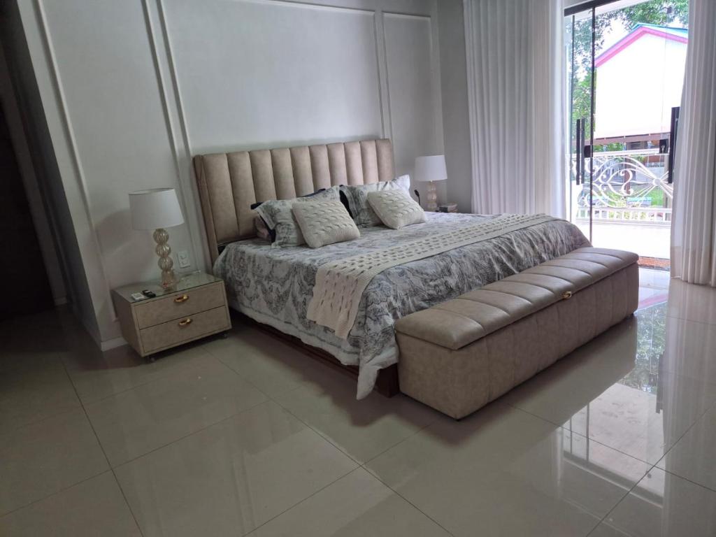 Imagem Casa de Condomínio com 6 Quartos para Temporada, 600 m² em Curió-Utinga - Belém Imagem Casa de Condomínio com 6 Quartos para Temporada, 600 m² em Curió-Utinga - Belém