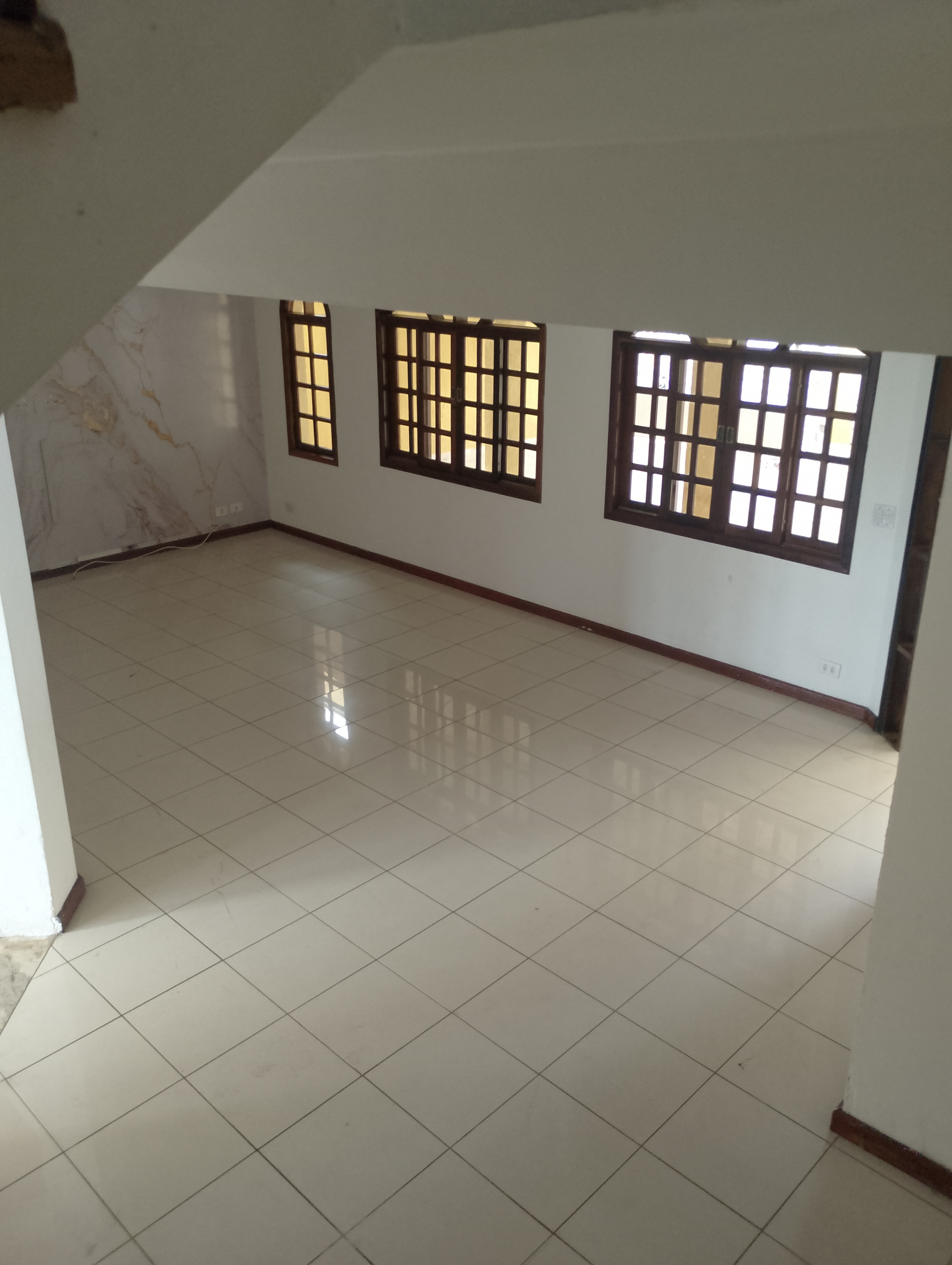 Sobrado com 3 Quartos à Venda, 300 m² em Vila Ipiranga - Mogi das Cruzes