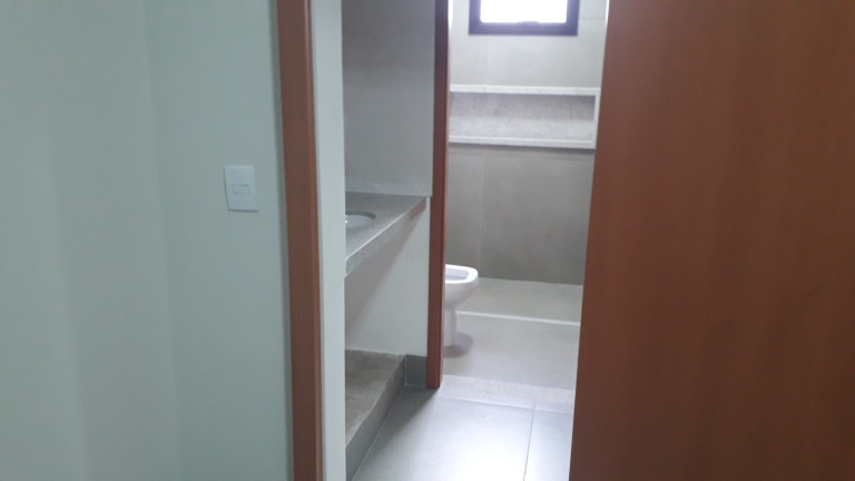 Imagem Casa com 3 Quartos à Venda, em Aclimação - Uberlândia Imagem Casa com 3 Quartos à Venda, em Aclimação - Uberlândia
