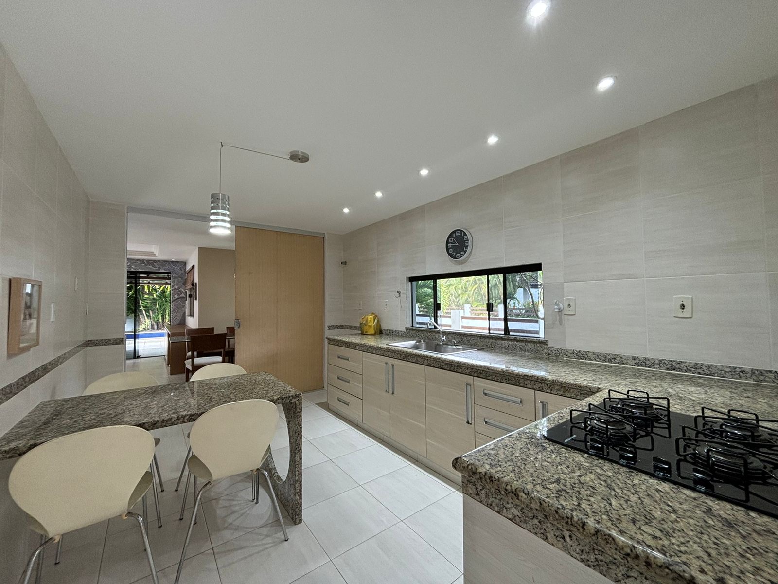 Imagem Casa com 3 Quartos para Alugar, 170 m²em Buraquinho - Lauro de Freitas Imagem Casa com 3 Quartos para Alugar, 170 m²em Buraquinho - Lauro de Freitas