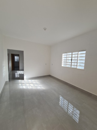 Imagem Casa com 3 Quartos à Venda,  em Residencial Santa Fé I - Goiânia