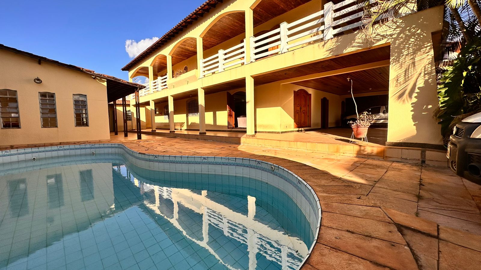 Sobrado com 5 Quartos à Venda ou Temporada, 587 m²em Taguatinga Norte (Taguatinga) - Brasília