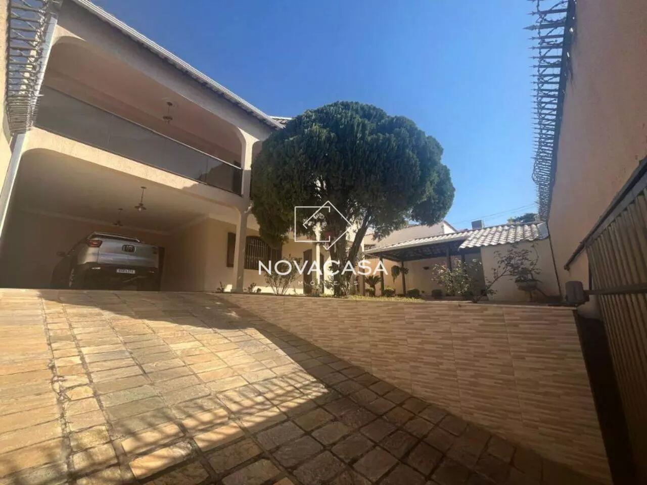 Imagem Casa com 4 Quartos à Venda, 380 m² em Santa Mônica - Belo Horizonte Imagem Casa com 4 Quartos à Venda, 380 m² em Santa Mônica - Belo Horizonte