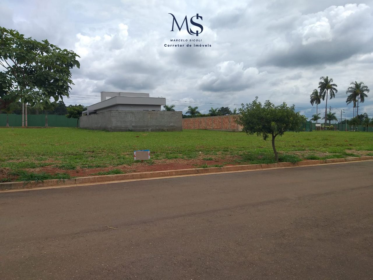 Imagem Terreno em Condomínio à Venda, 250 m²em Centro - Cidade Ocidental