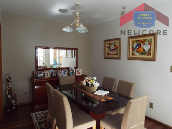 Imagem Casa com 4 Quartos à Venda, 315 m² em Centro - Pelotas