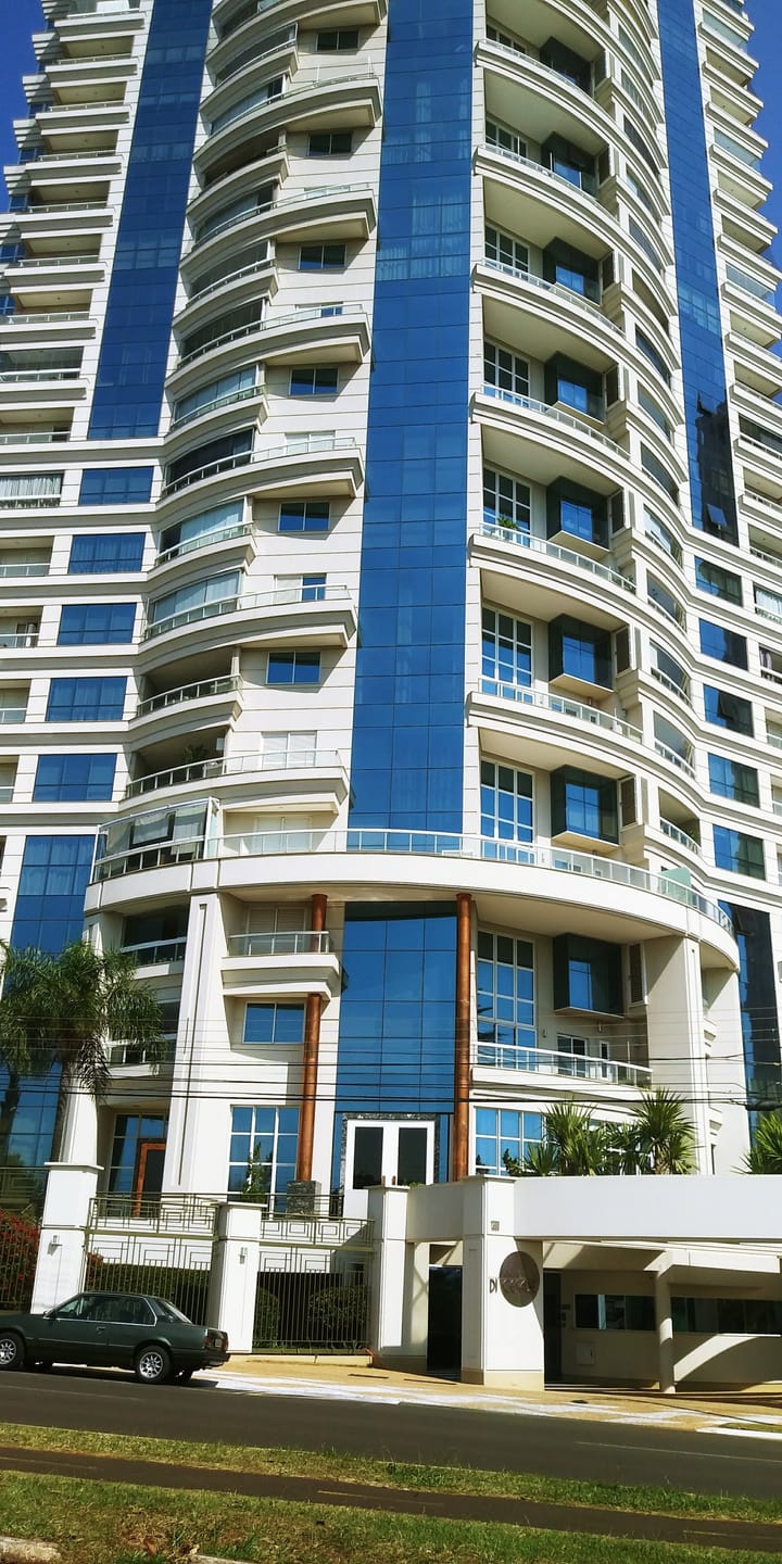 Imagem Apartamento com 3 Quartos à Venda, 215 m²em Bela Suiça - Londrina