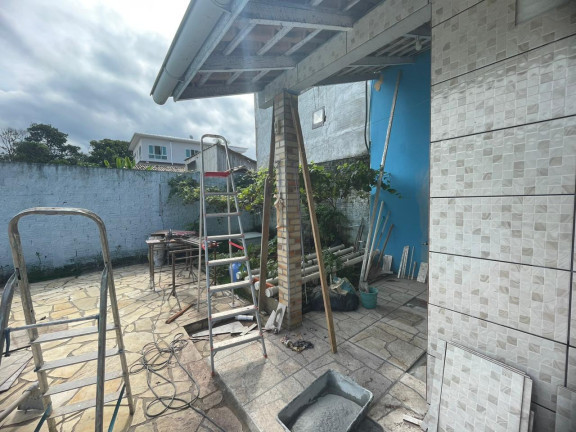 Imagem Casa com 5 Quartos à Venda, em Mariluz - Itapoá Imagem Casa com 5 Quartos à Venda, em Mariluz - Itapoá