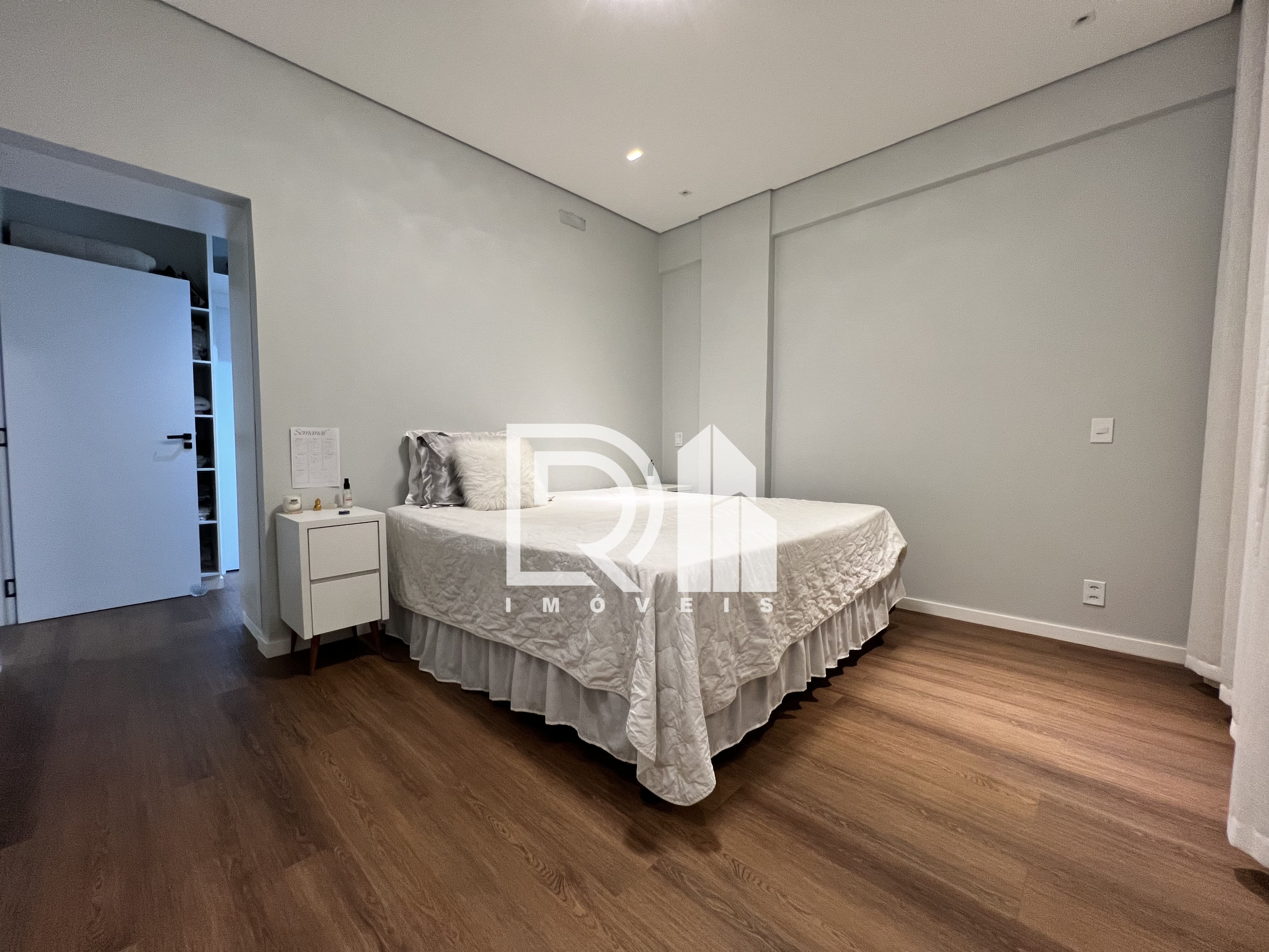 Imagem Casa com 4 Quartos à Venda, 285 m² em Guará II - Brasília Imagem Casa com 4 Quartos à Venda, 285 m² em Guará II - Brasília