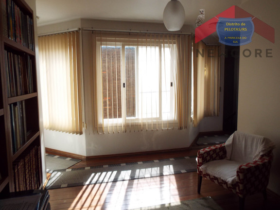 Imagem Casa com 4 Quartos à Venda, 315 m² em Centro - Pelotas