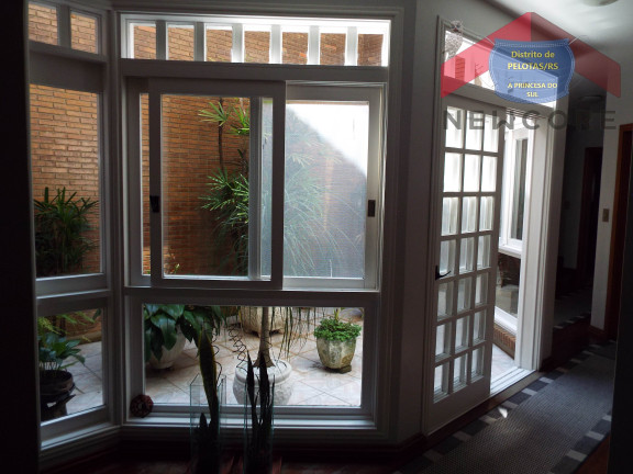 Imagem Casa com 4 Quartos à Venda, 315 m² em Centro - Pelotas