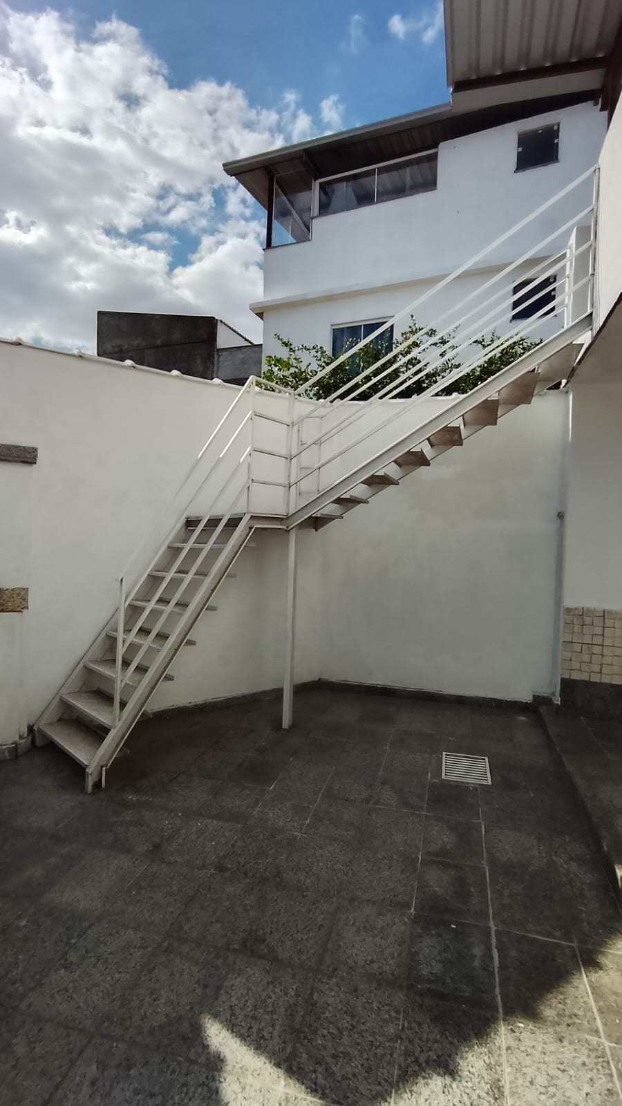 Imagem Casa com 2 Quartos à Venda, 165 m² em Santa Cecília - Juiz de Fora Imagem Casa com 2 Quartos à Venda, 165 m² em Santa Cecília - Juiz de Fora