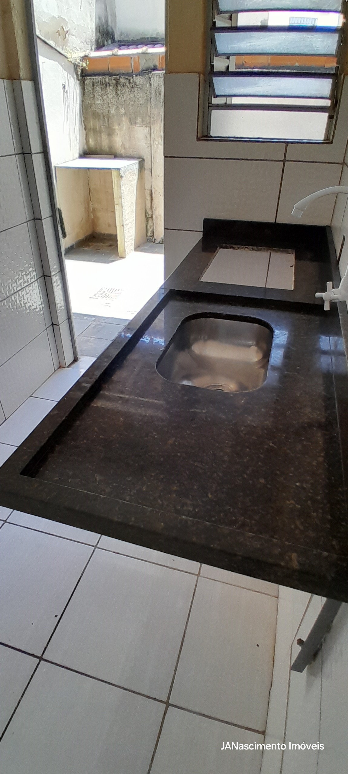 Imagem Casa com 2 Quartos para Alugar, 80 m² em Bangu - Rio de Janeiro