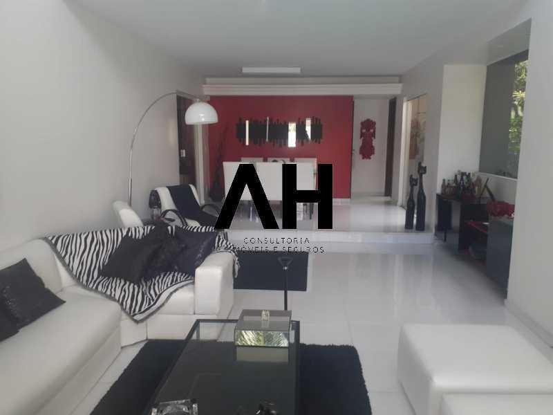 Imagem Casa com 4 Quartos à Venda, 250 m²em Maria Turri - Rio das Ostras Imagem Casa com 4 Quartos à Venda, 250 m²em Maria Turri - Rio das Ostras