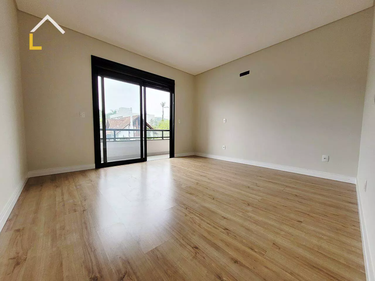 Imagem Sobrado com 3 Quartos à Venda, 157 m² em Anita Garibaldi - Joinville Imagem Sobrado com 3 Quartos à Venda, 157 m² em Anita Garibaldi - Joinville
