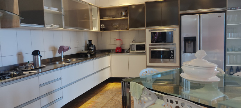 Imagem Sobrado com 5 Quartos à Venda, 999 m² em De Lourdes - Fortaleza