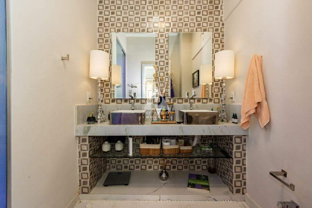 Imagem Apartamento com 3 Quartos à Venda, 195 m²em Copacabana - Rio de Janeiro