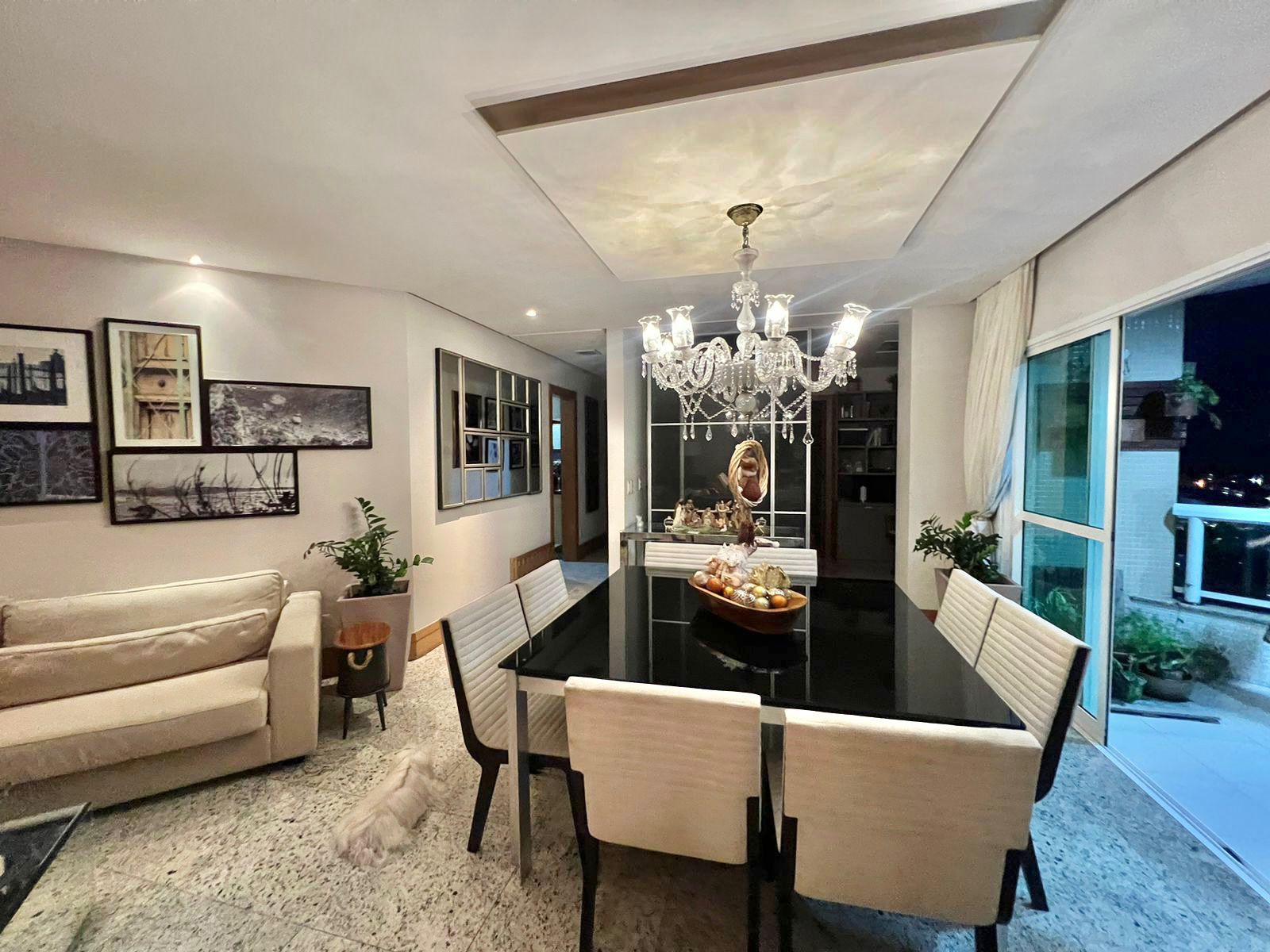 Imagem Apartamento com 4 Quartos à Venda, 197 m²em Umarizal - Belém Imagem Apartamento com 4 Quartos à Venda, 197 m²em Umarizal - Belém