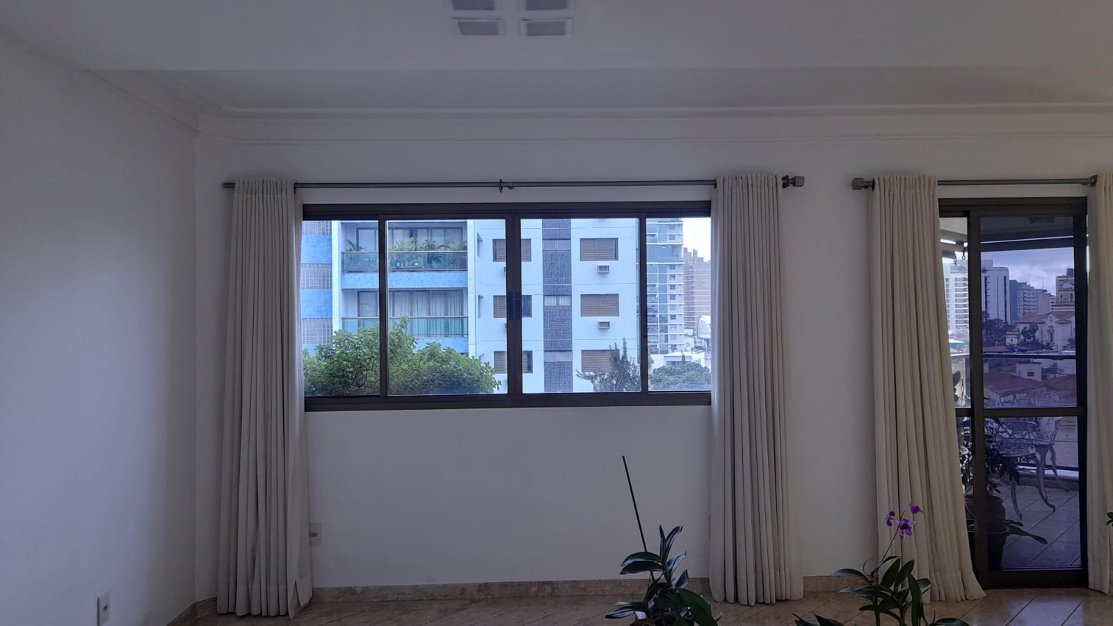 Imagem Apartamento com 3 Quartos à Venda, 208 m²em Cambuí - Campinas Imagem Apartamento com 3 Quartos à Venda, 208 m²em Cambuí - Campinas