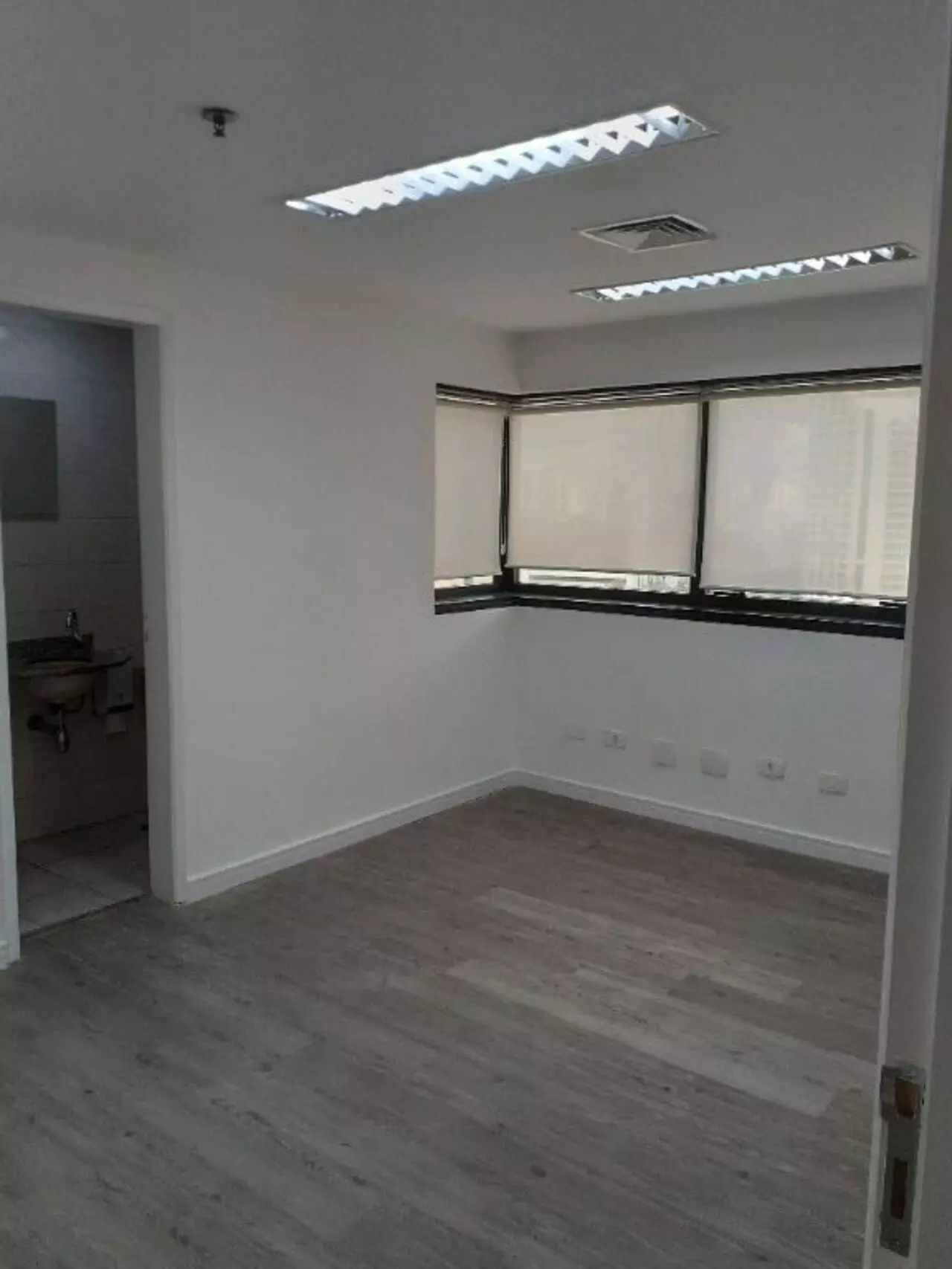 Imagem Sala Comercial à Venda ou Locação, 90 m²em Vila Olímpia - São Paulo