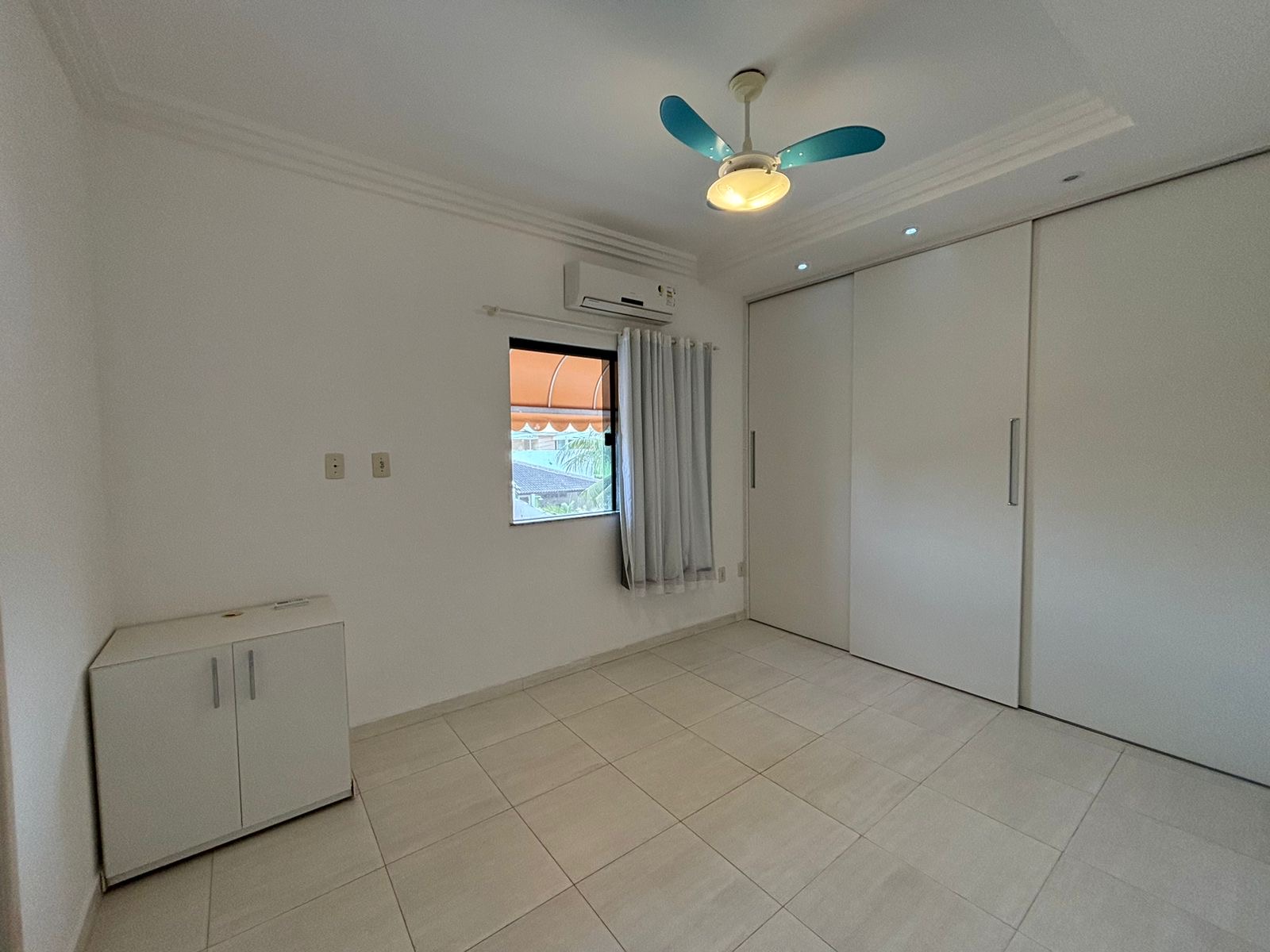Imagem Casa com 3 Quartos para Alugar, 170 m²em Buraquinho - Lauro de Freitas Imagem Casa com 3 Quartos para Alugar, 170 m²em Buraquinho - Lauro de Freitas