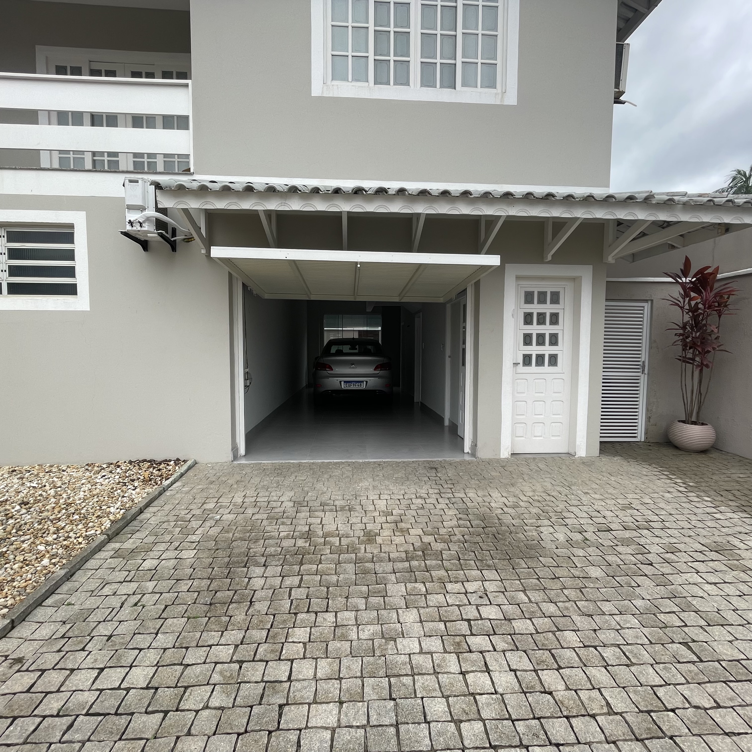 Imagem Sobrado com 3 Quartos à Venda, 280 m²em Jardim Iririú - Joinville