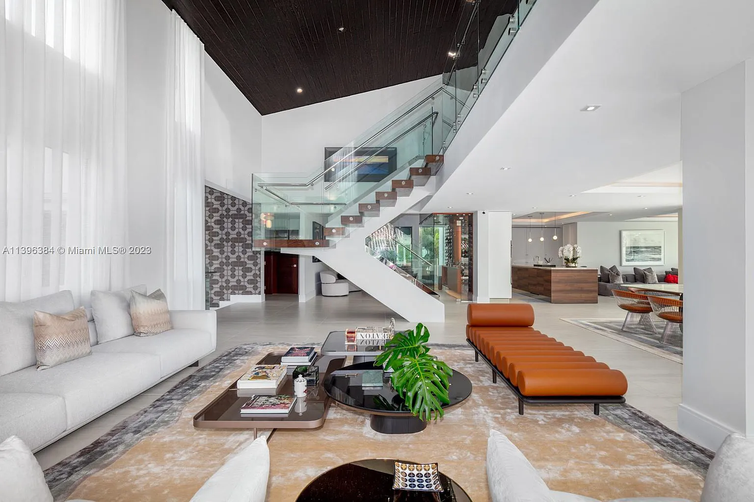 Imagem Casa de Condomínio com 6 Quartos à Venda, 492 m²em Alphaville Residencial Um - Barueri Imagem Casa de Condomínio com 6 Quartos à Venda, 492 m²em Alphaville Residencial Um - Barueri