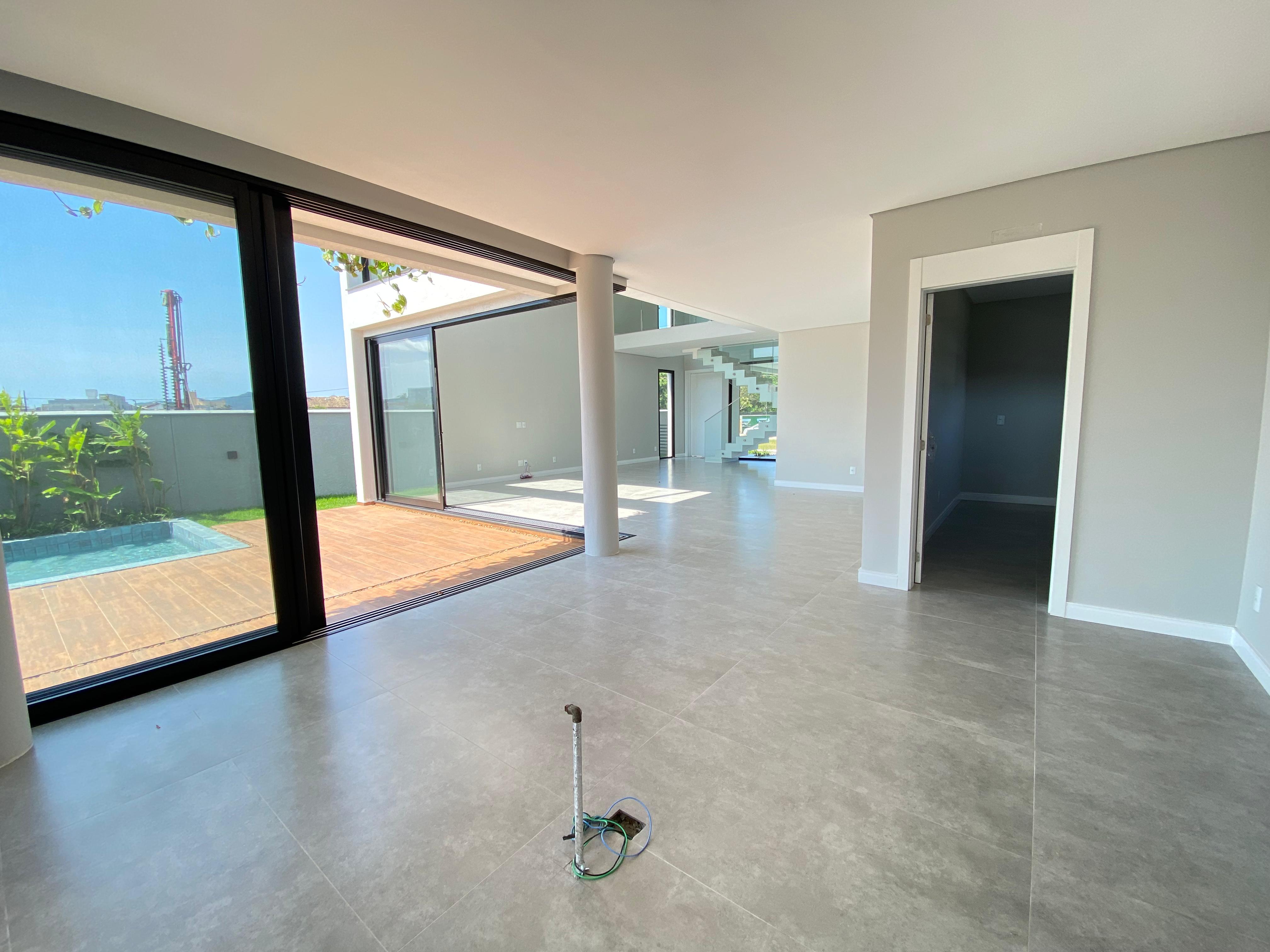 Imagem Casa com 4 Quartos à Venda, 370 m²em Santa Regina - Camboriú Imagem Casa com 4 Quartos à Venda, 370 m²em Santa Regina - Camboriú