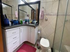 Imagem Casa com 4 Quartos à Venda, 272 m²em Presidente Roosevelt - Uberlândia Imagem Casa com 4 Quartos à Venda, 272 m²em Presidente Roosevelt - Uberlândia