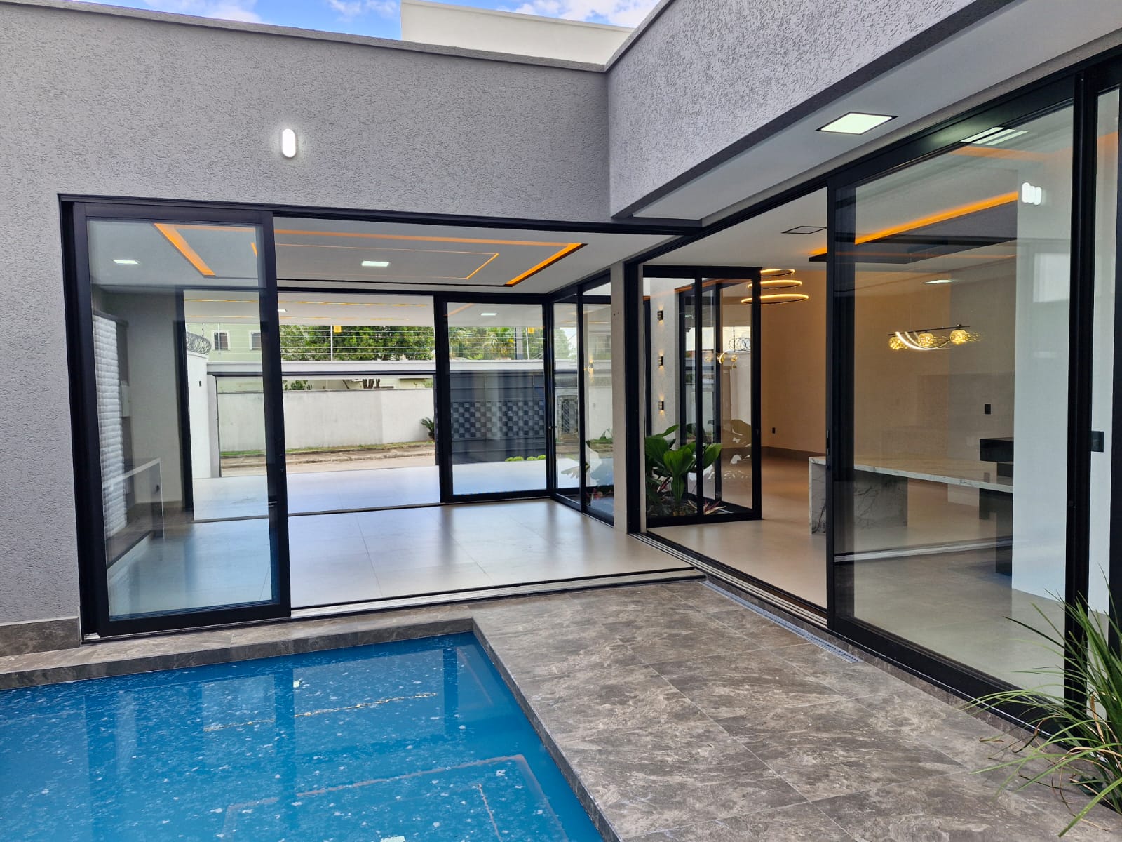 Imagem Casa com 4 Quartos à Venda, 236 m² em Moinho dos Ventos - Goiânia Imagem Casa com 4 Quartos à Venda, 236 m² em Moinho dos Ventos - Goiânia