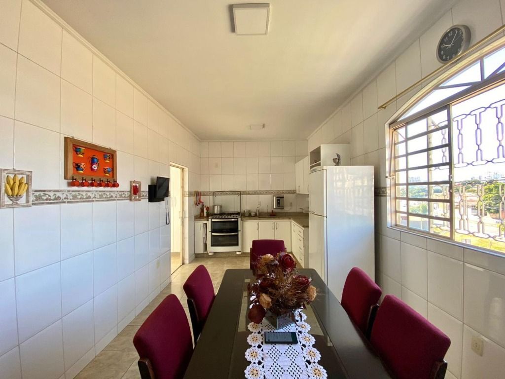 Imagem Casa com 3 Quartos à Venda, 250 m² em Santa Mônica - Belo Horizonte Imagem Casa com 3 Quartos à Venda, 250 m² em Santa Mônica - Belo Horizonte
