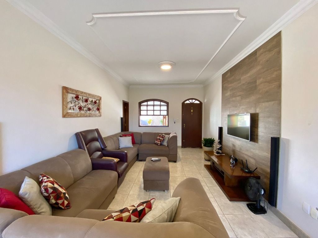 Imagem Casa com 3 Quartos à Venda, 250 m² em Santa Mônica - Belo Horizonte Imagem Casa com 3 Quartos à Venda, 250 m² em Santa Mônica - Belo Horizonte