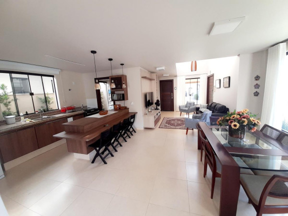 Imagem Sobrado com 3 Quartos à Venda, 284 m² em Centro - Balneário Piçarras Imagem Sobrado com 3 Quartos à Venda, 284 m² em Centro - Balneário Piçarras