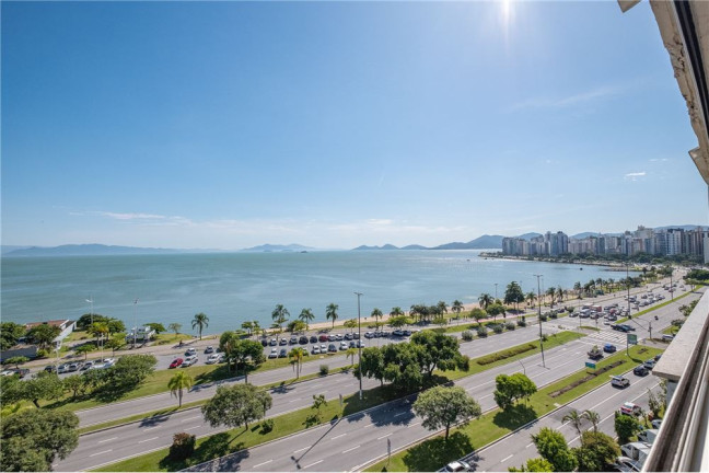 Imagem Imóvel com 4 Quartos à Venda, em Centro - Florianópolis Imagem Imóvel com 4 Quartos à Venda, em Centro - Florianópolis