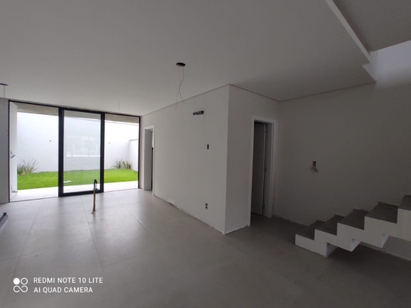 Imagem Imóvel com 3 Quartos à Venda, 184 m² em Saguaçu - Joinville