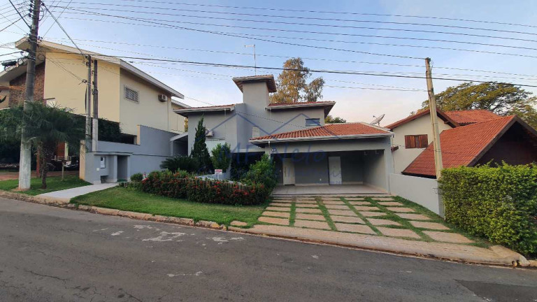 Imagem Casa com 3 Quartos à Venda, 425 m² em Condomínio Flamboyant - Pirassununga Imagem Casa com 3 Quartos à Venda, 425 m² em Condomínio Flamboyant - Pirassununga