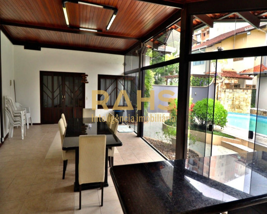 Imagem Casa com 6 Quartos à Venda, 400 m² em Costa E Silva - Joinville Imagem Casa com 6 Quartos à Venda, 400 m² em Costa E Silva - Joinville