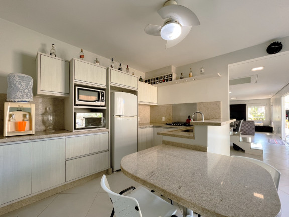 Imagem Casa com 3 Quartos à Venda, 295 m² em Coqueiros - Florianópolis