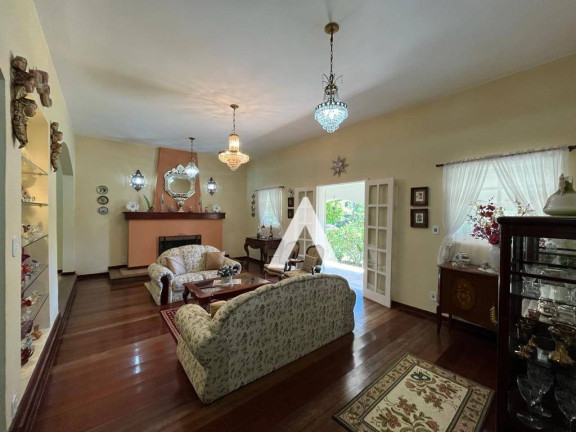 Imagem Casa com 9 Quartos à Venda, 235 m² em Quebra Frascos - Teresópolis Imagem Casa com 9 Quartos à Venda, 235 m² em Quebra Frascos - Teresópolis
