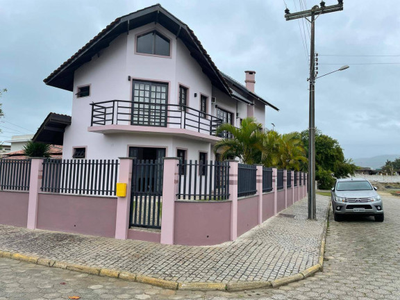 Imagem Casa com 3 Quartos à Venda, 185 m² em Morrinhos - Bombinhas Imagem Casa com 3 Quartos à Venda, 185 m² em Morrinhos - Bombinhas