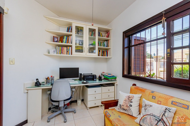 Imagem Casa com 4 Quartos à Venda, 210 m² em Niterói - Canoas Imagem Casa com 4 Quartos à Venda, 210 m² em Niterói - Canoas
