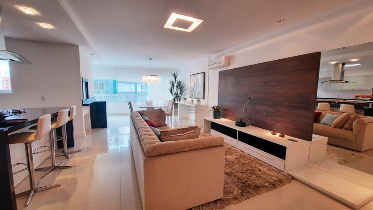 Imagem Apartamento com 3 Quartos à Venda, 256 m² em Centro - Balneário Camboriú Imagem Apartamento com 3 Quartos à Venda, 256 m² em Centro - Balneário Camboriú