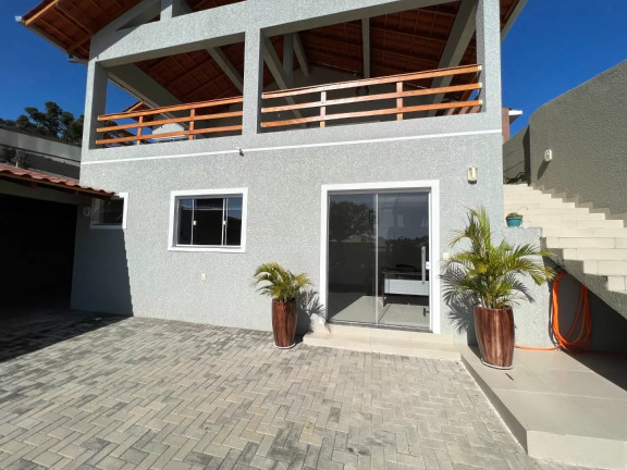 Imagem Casa com 3 Quartos à Venda, 250 m² em Uvaranas - Ponta Grossa Imagem Casa com 3 Quartos à Venda, 250 m² em Uvaranas - Ponta Grossa