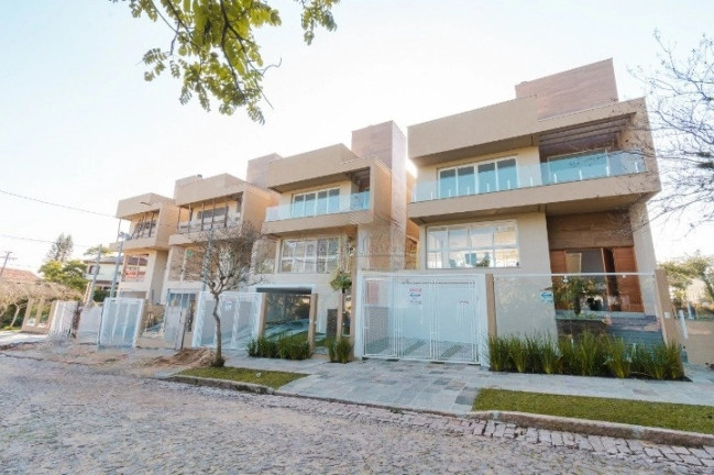 Casa com 3 Quartos à Venda, 288 m² em Vila Assunção - Porto Alegre