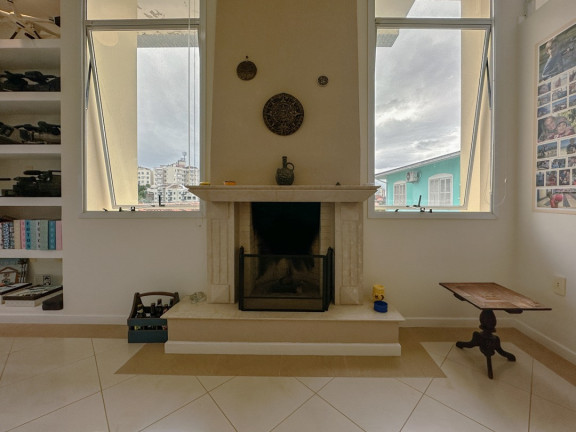 Imagem Casa com 3 Quartos à Venda, 334 m² em Capoeiras - Florianópolis Imagem Casa com 3 Quartos à Venda, 334 m² em Capoeiras - Florianópolis